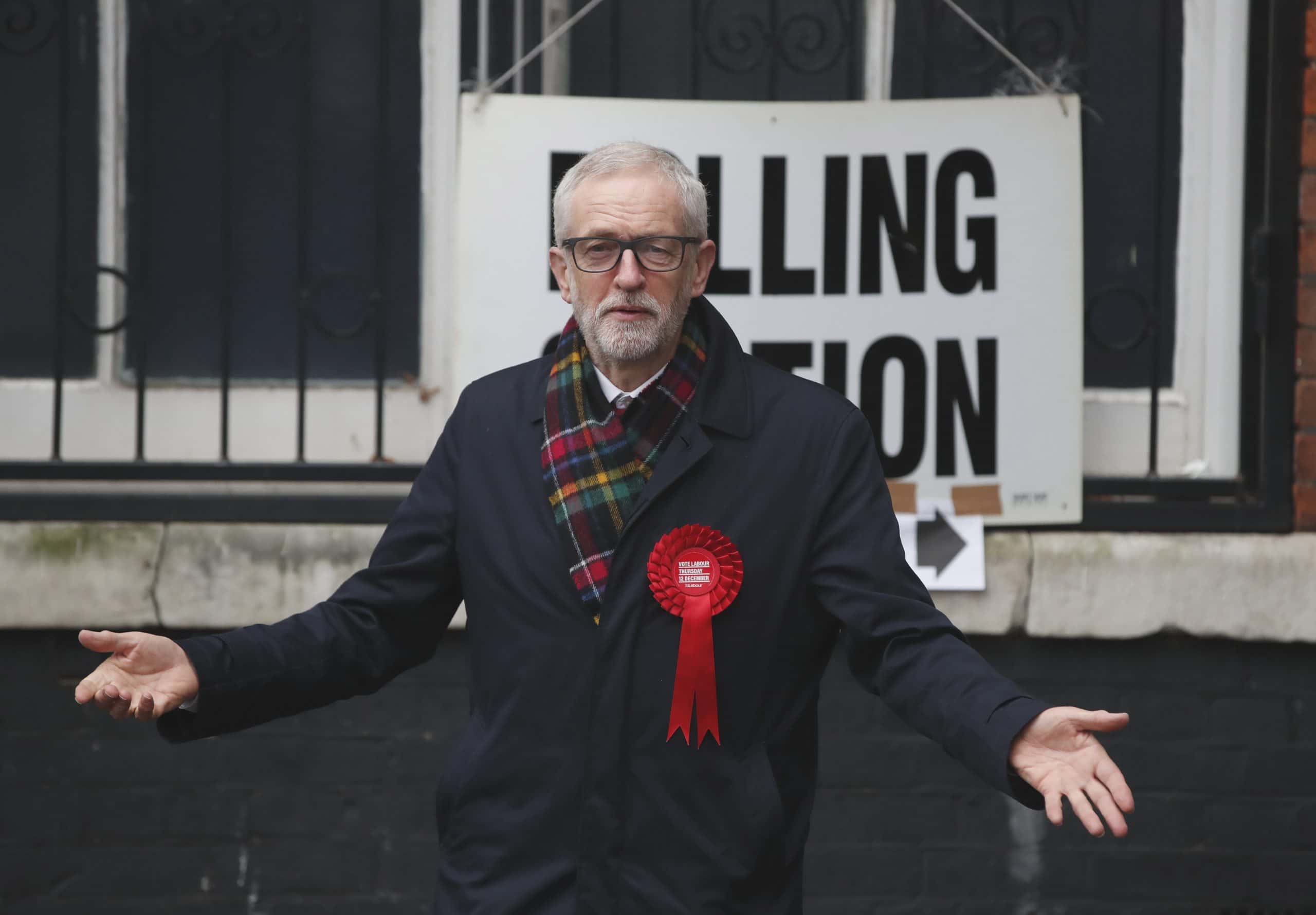 Jeremy Corbyn announces he will resign from leading Labour